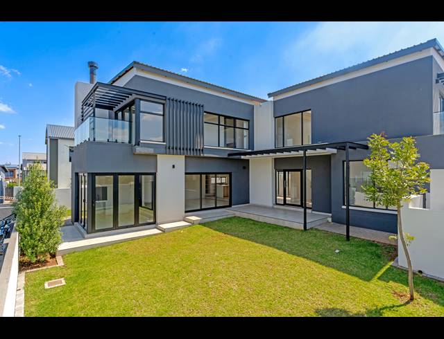 3 BEDROOM FREEHOLD FOR SALE IN OLIFANTSFONTEIN
